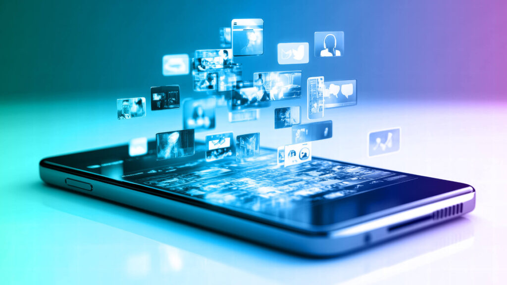 KI Tools im Mittelstand. Ein Smartphone liegt auf dem Tisch. Über dem Bidlschirm schweben verschiedene Fenster, die Apps und Medien verbildlichen.